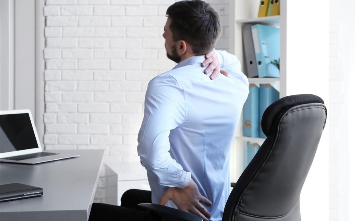 muguras sāpes sēžot