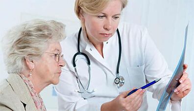 Pacients ar krūšu kurvja osteohondrozes simptomiem vērsās pie ārsta, lai precizētu diagnozi