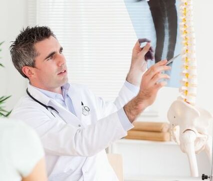 Pamatojoties uz rentgena pārbaudi, ārsts varēs diagnosticēt osteohondrozi.